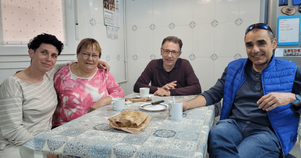 La sobremesa: por qué en España se aprende hablando alrededor de la mesa